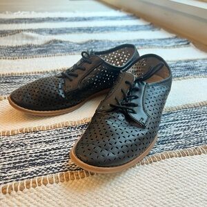 Wanted Black Perforated Women's Dress Shoes Size 8